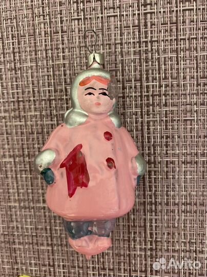 Елочная игрушка. Девочка с флажком. СССР