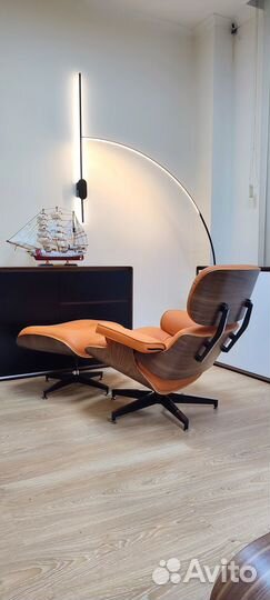 Eames chair в уникальном апельсиновом цвете