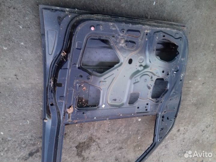 Nissan Pathfinder Navara дверь передняя