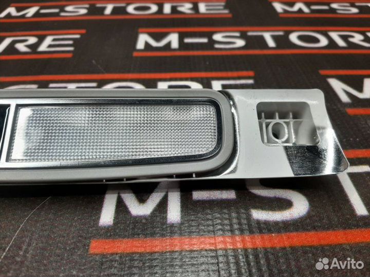 Плафон освещения задний правый Mercedes-Benz