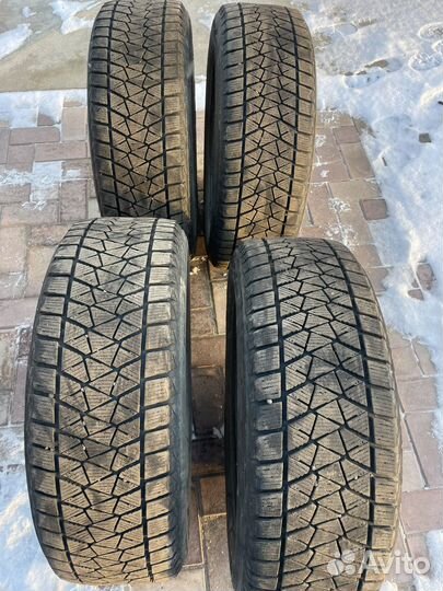 Bridgestone Blizzak DM-V2 225/60 R18