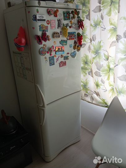 Холодильник indesit, в рабочем состоянии