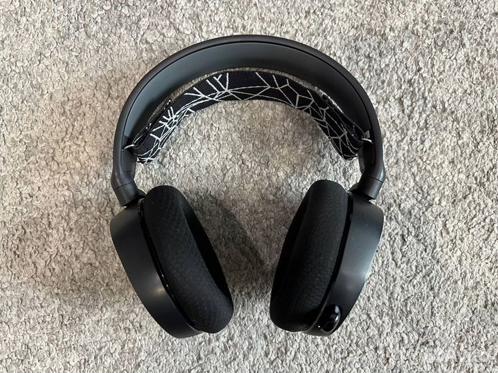 Игровая гарнитура SteelSeries Arctis 5