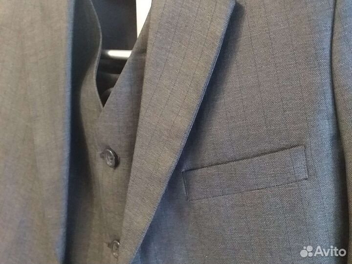 Брючный костюм тройка на мальчика.Размер 34