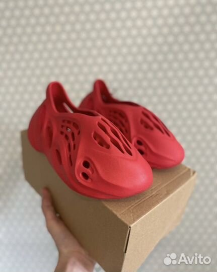 Yeezy foam runner vermilion