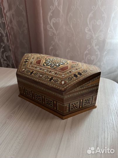 Деревянная шкатулка для украшений