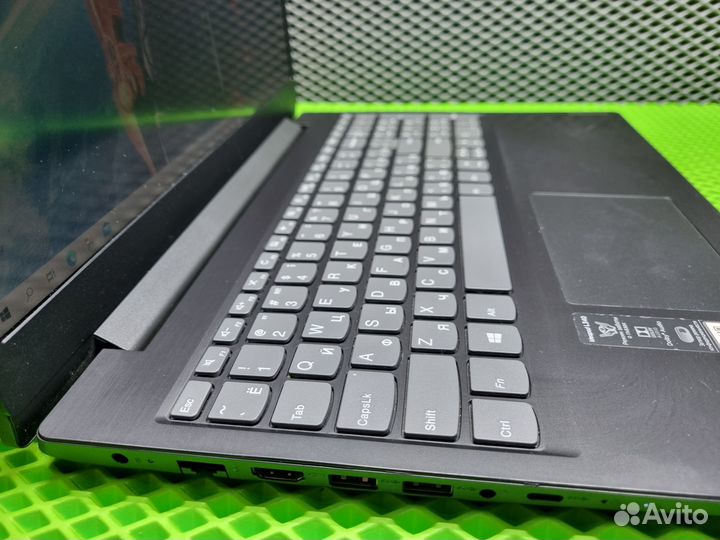 Ноутбук Lenovo Ryzen 3/4/SSD/Vega 3