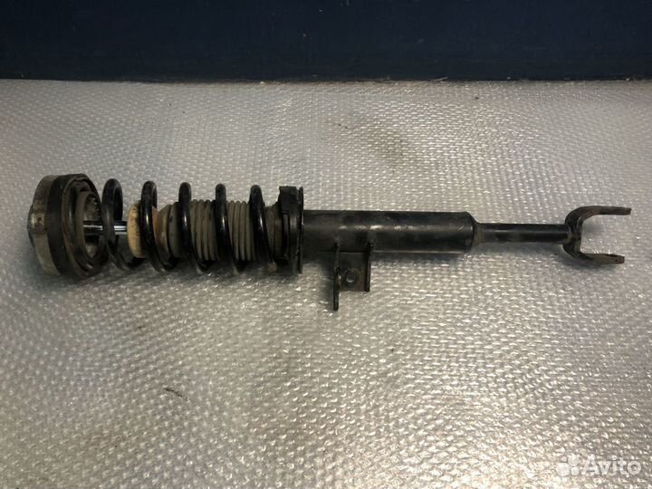 Стойка передняя правая М пакет BMW 5 серии F10 F11