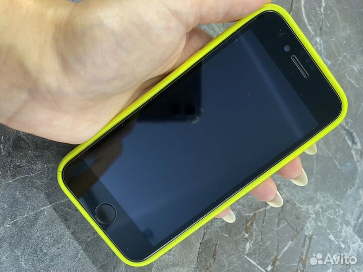 Телефон iPhone 8 64 gb