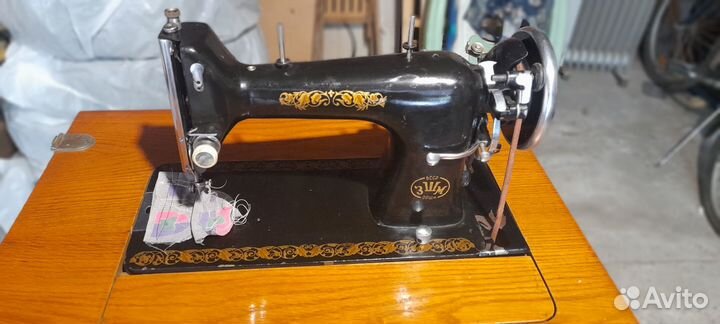 Швейная машинка ножная