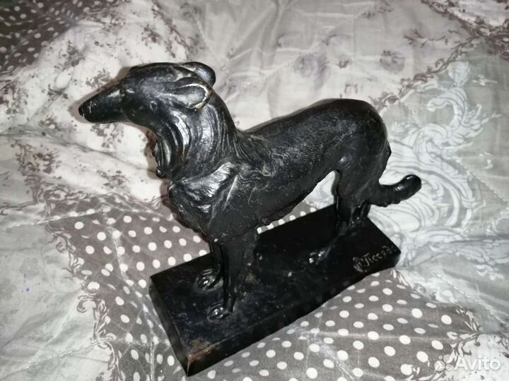 Статуэтка собака