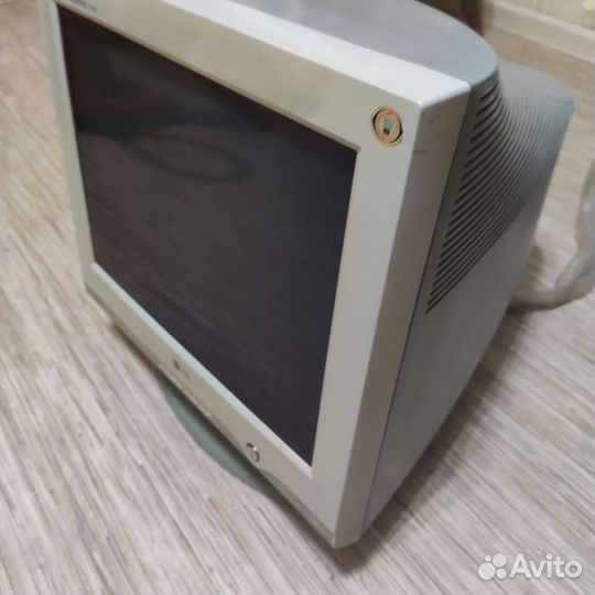Монитор LG Flatron ez T711B