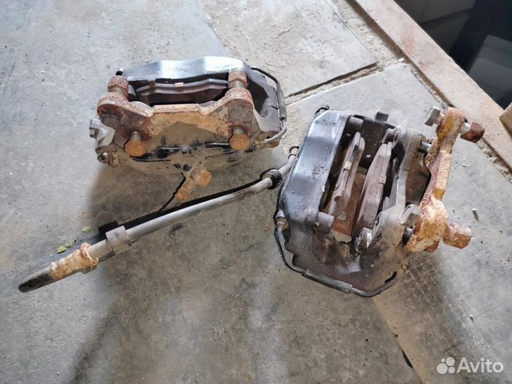 Передние суппорта Brembo Mitsubishi Outlander 3G
