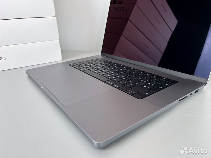 Apple MacBook Pro 16 M1 PRO / 32GB / 1TB / Retina