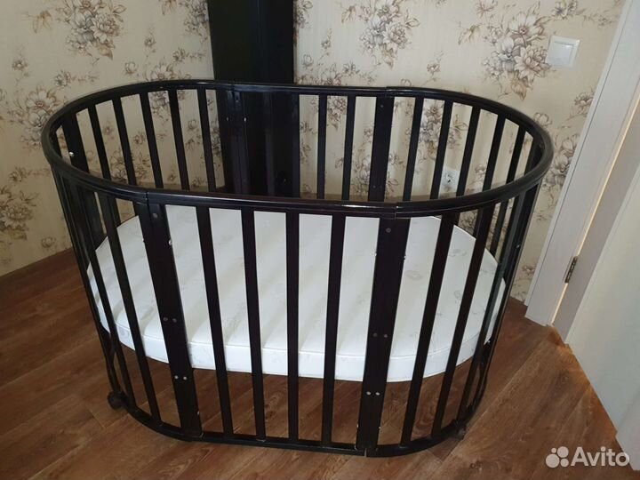 Детская кроватка с маятником круглая