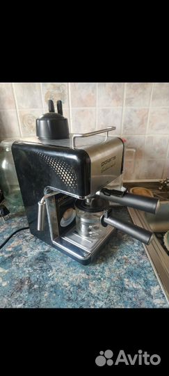 Кофемашина рожковая с капучинатором Polaris