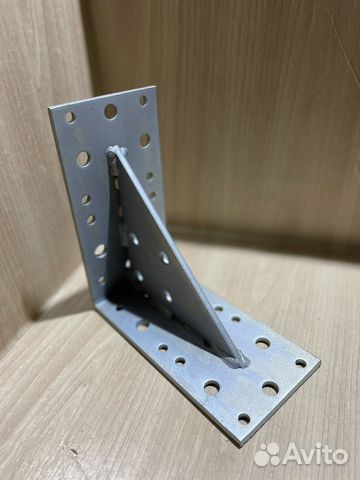 Уголок усиленный 200х200х100х6 мм