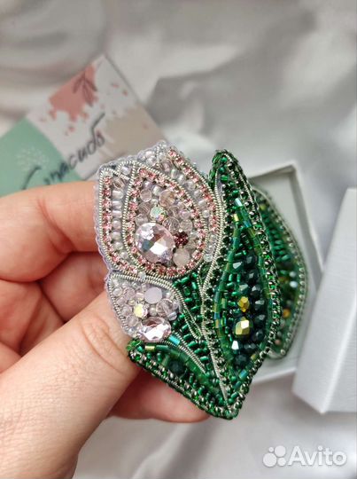Брошь из бисера