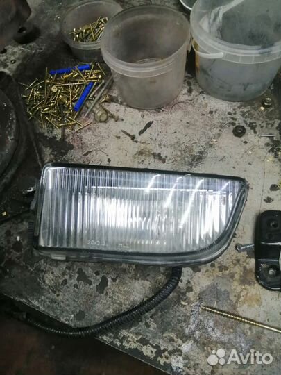 Продаю. Противотуманную фару тойота калдина ст195