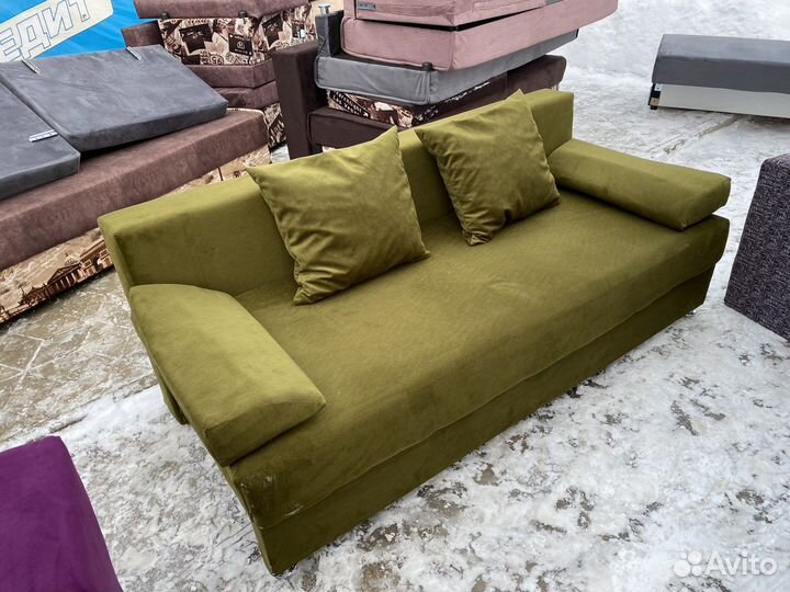 Диван болотный цвет