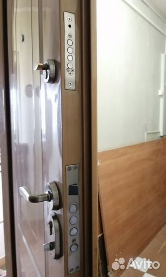 Входная дверь