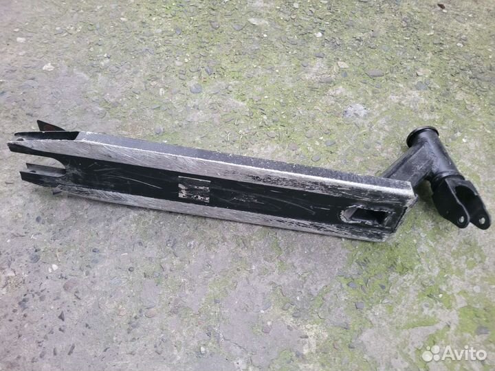 Дека для трюкового самоката с вилкой