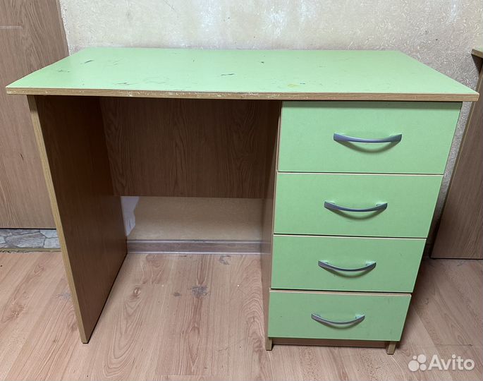 Письменный стол