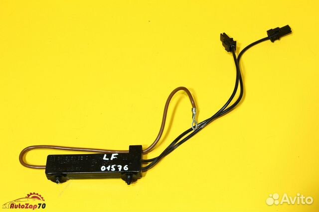 W204 C250 Усилитель антенны с левой стороны