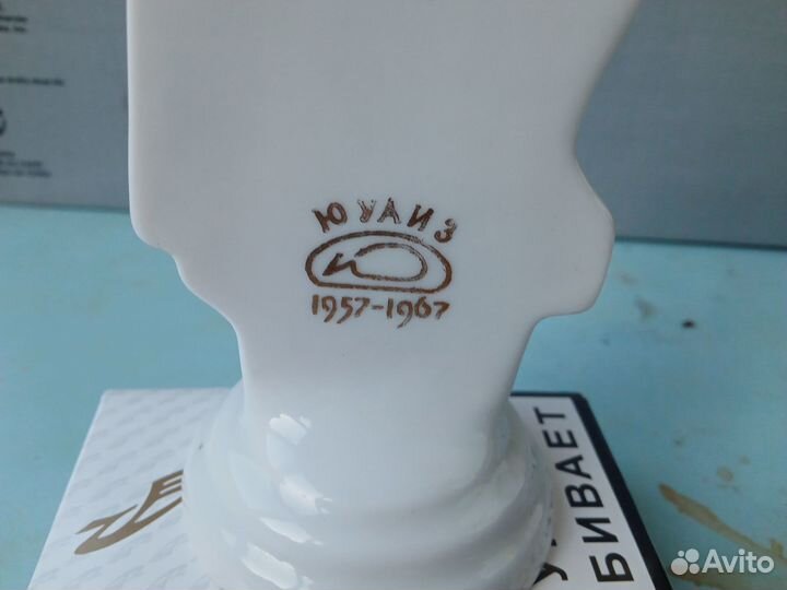 Статуэтка фарфор девушка с изоляторами юуаиз