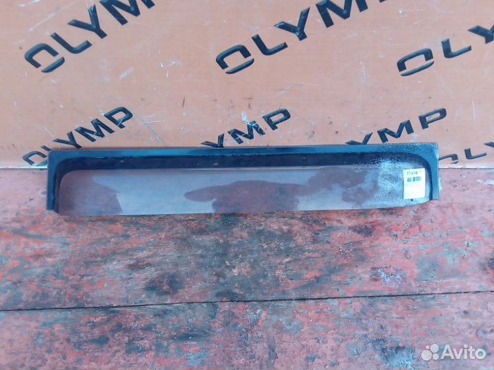 Ветровик задний левый Toyota Land Cruiser UZJ100