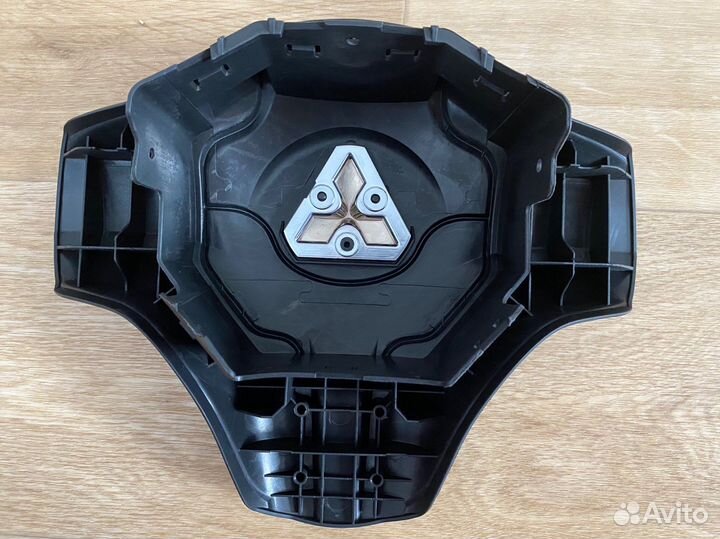 Крышка в руль/airbag/Заглушка Мицубиси Лансер 9