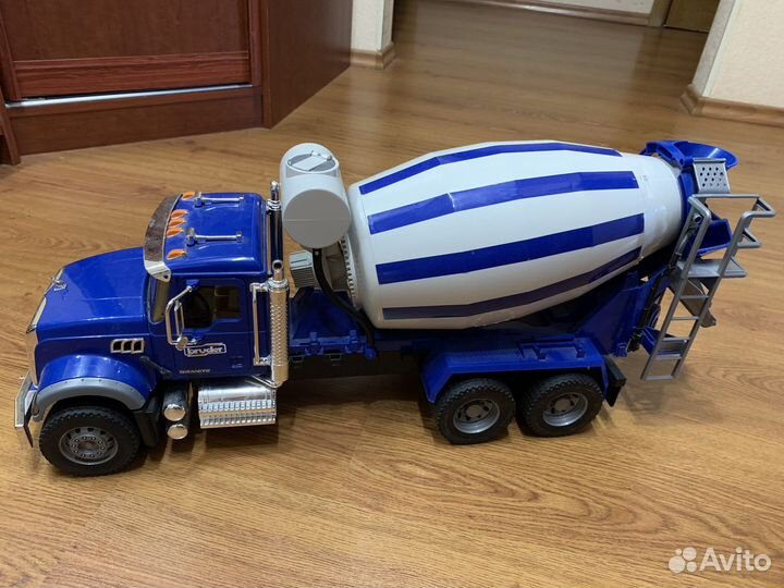 Бетономешалка фирмы bruder
