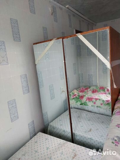 Шкаф с зеркалом