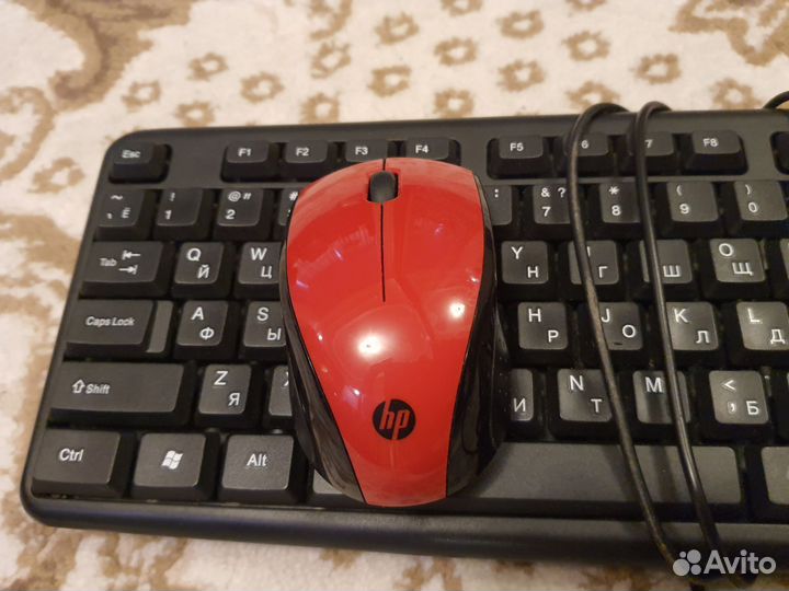 Клавиатура проводная, мышь беспроводная