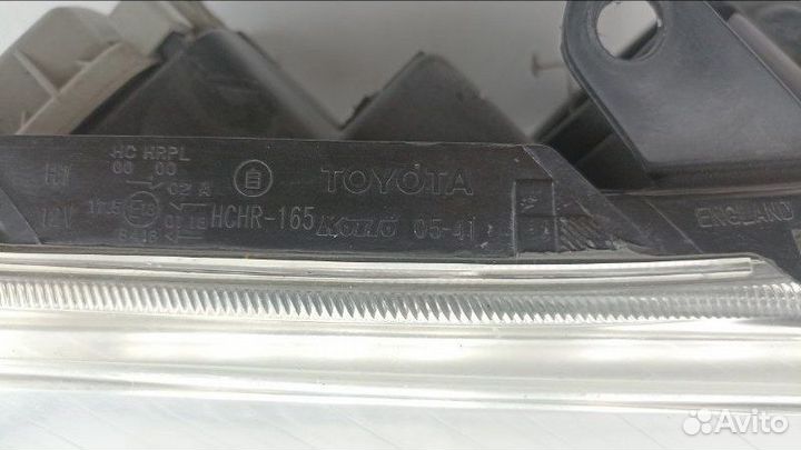 Фара правая Toyota Avensis AZT250 2004