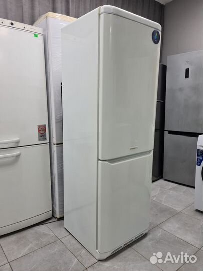 Холодильник Ariston MBA 3811