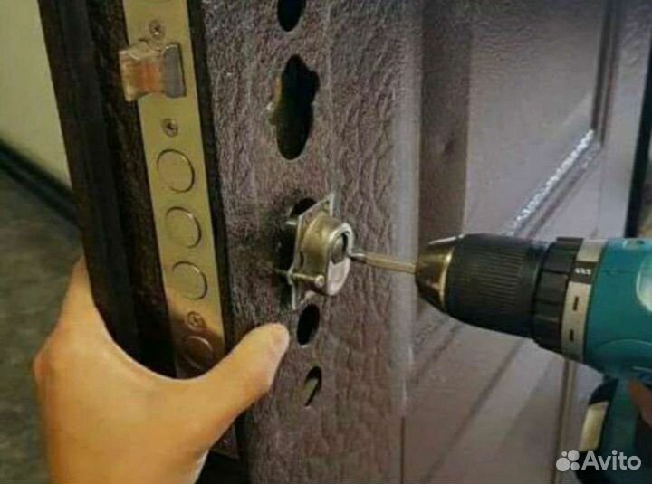 Ремонт входных дверей. Замена замков, ручек