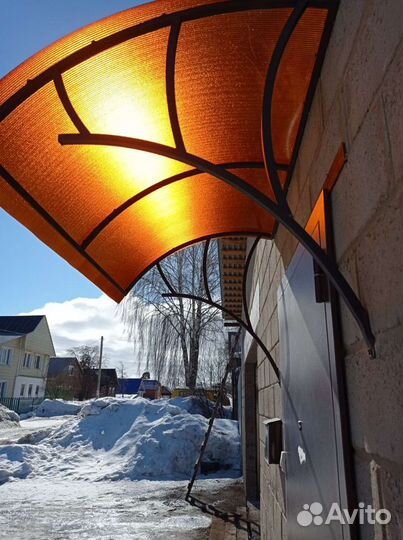 Козырек над входной дверью