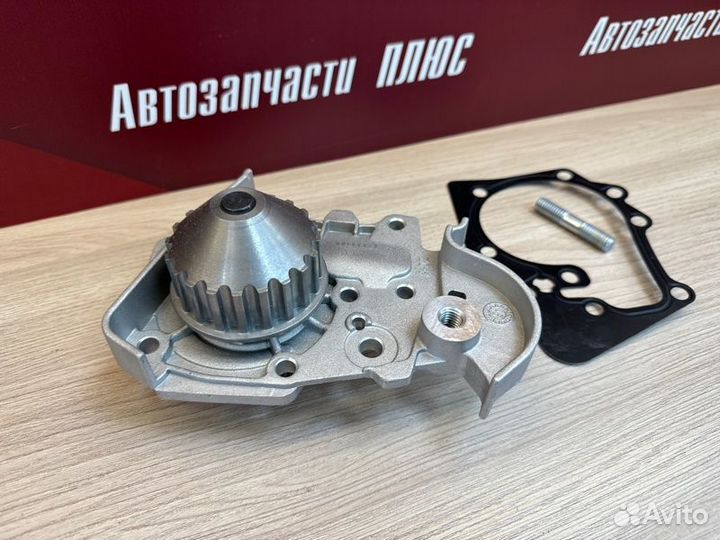 Водяной насос, помпа Renault Logan 1