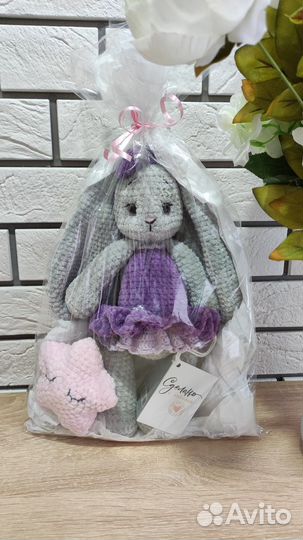 Вязаная мягкая игрушка Зайка амигуруми