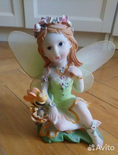 Керамическая фигурка Фея с пчелой