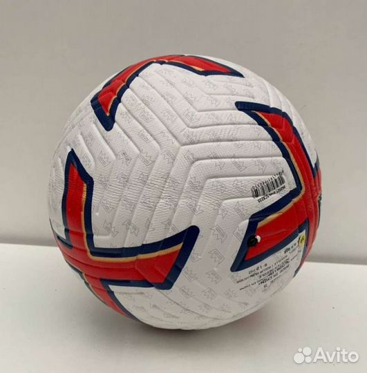 Новый футбольный мяч Nike Английская лига