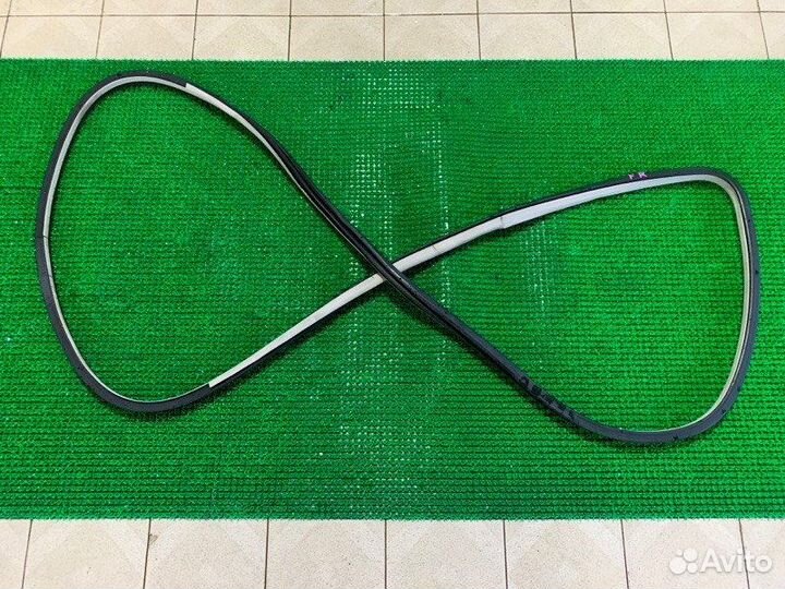 Уплотнитель дверного проема прав. перед. Nissan Pa