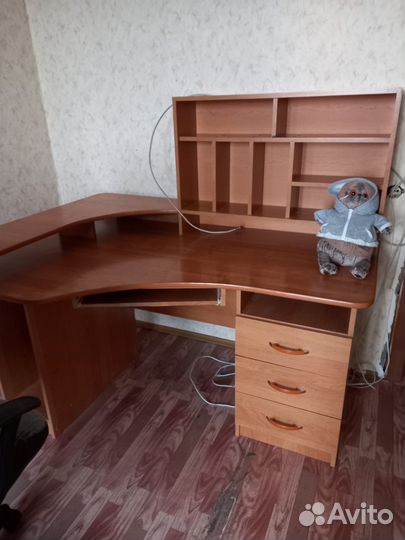 Компьютерный стол