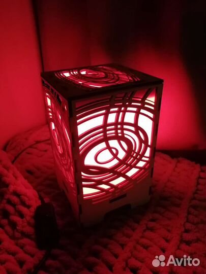 Светильник (красный) настольный