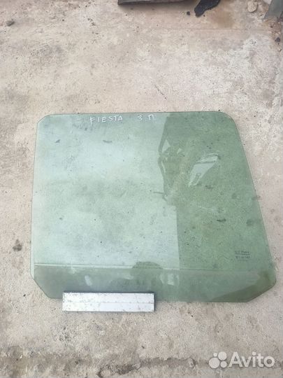 Стекло двери заднее правое Ford Fiesta 4