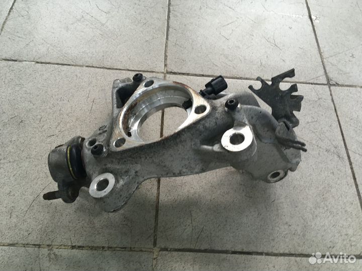 Кулак поворотный передний правый Skoda Octavia A7