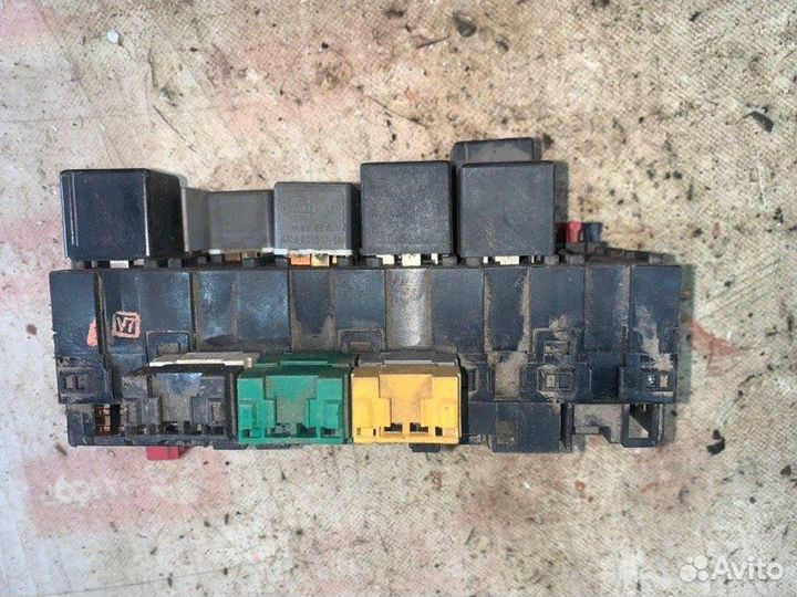 Блок предохранителей Volkswagen Passat B4 2E 1995