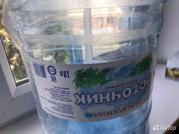Емкость для воды с помпой
