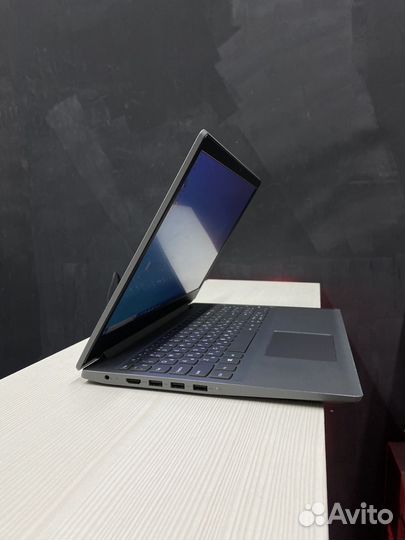 Ноутбук Lenovo i3-8130 8GB DDR4 SSD m2 120GB